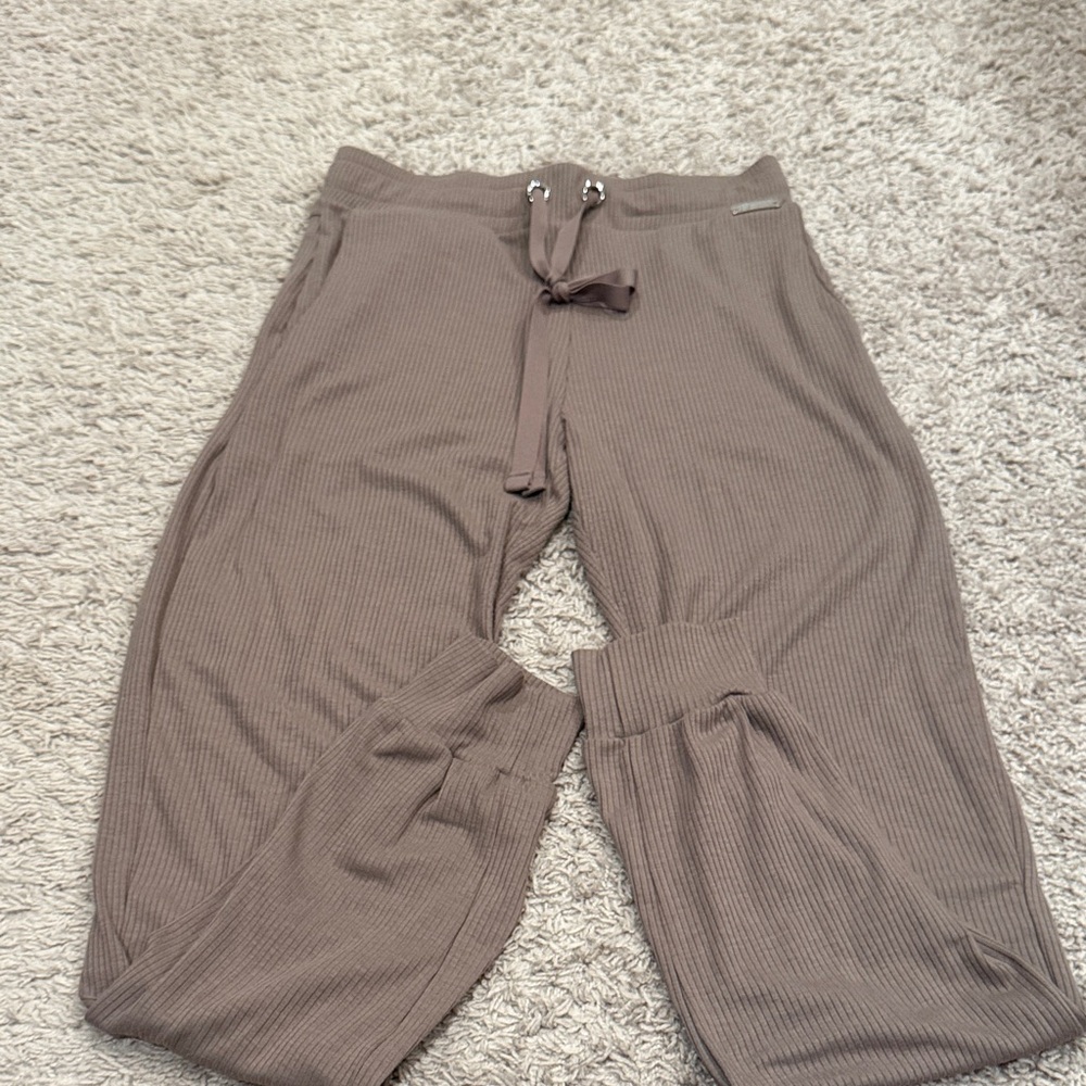 bombshell, sportswear, cozy joggers